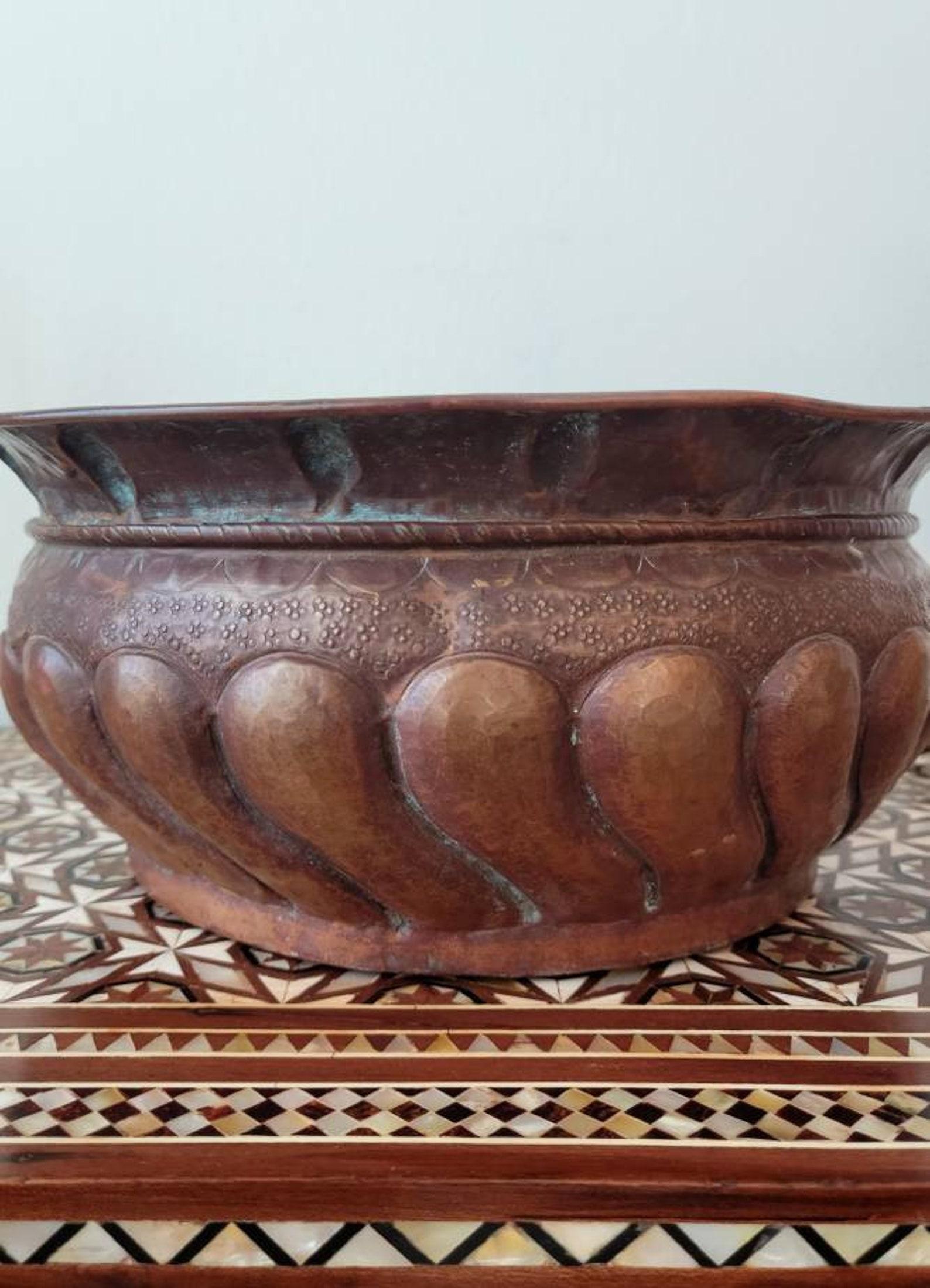 18th Century and Earlier 18th Century Continental European Hammered Copper Wine Cistern For Sale