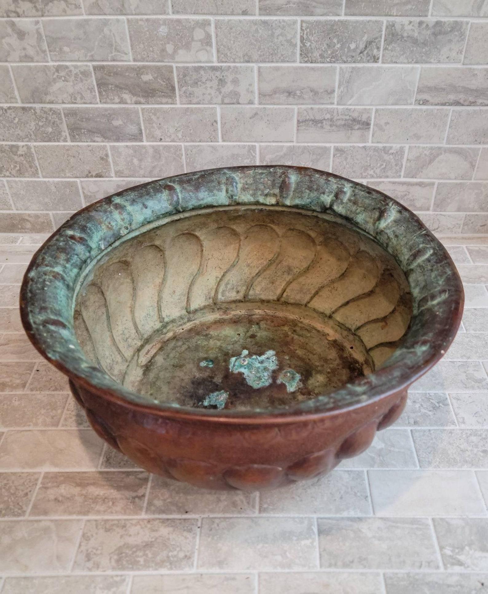 18th Century Continental European Hammered Copper Wine Cistern For Sale 2