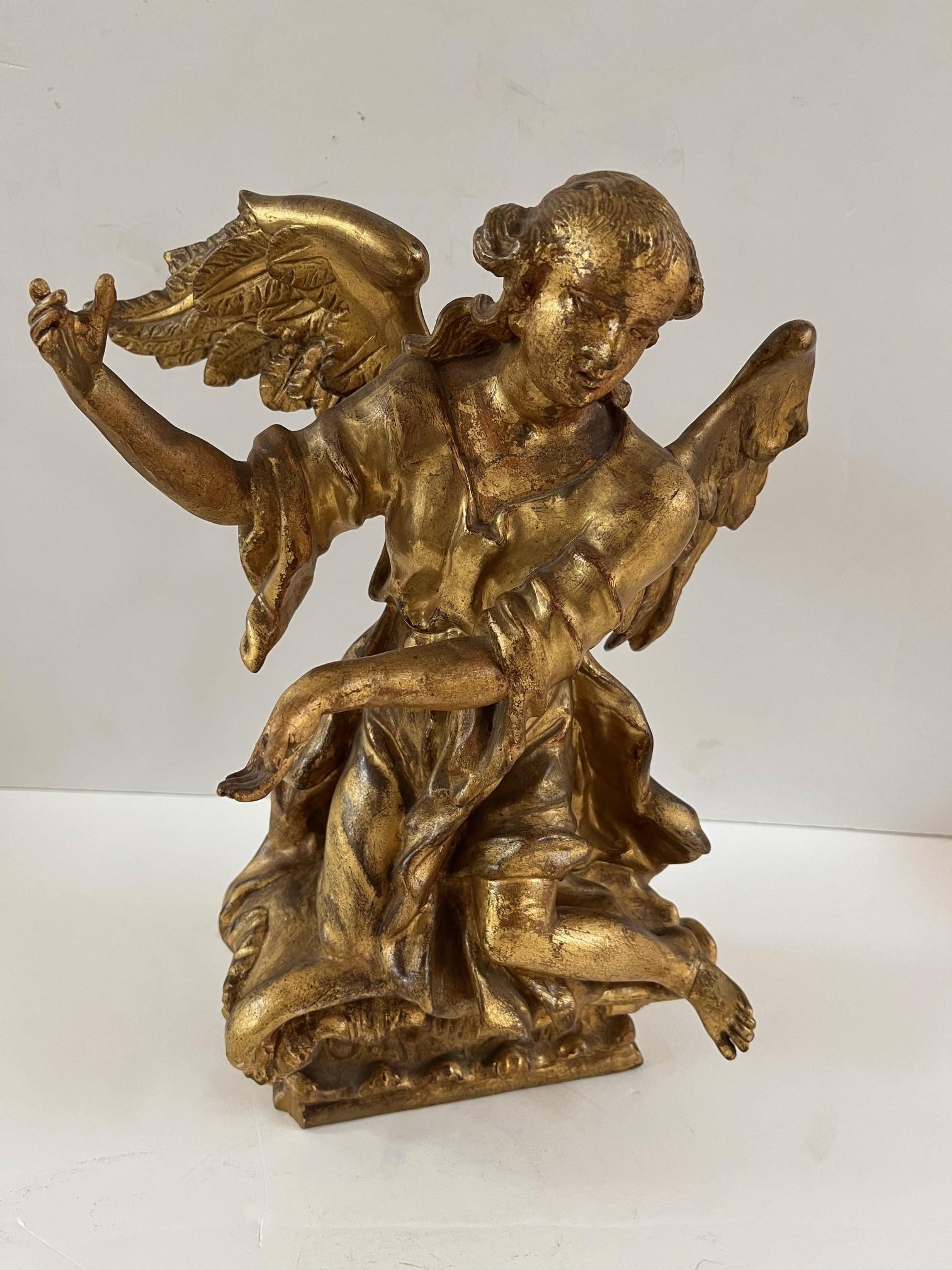 Vintage, 18ème siècle Continental Rococo sculpté en bois doré Figure d'un ange agenouillé