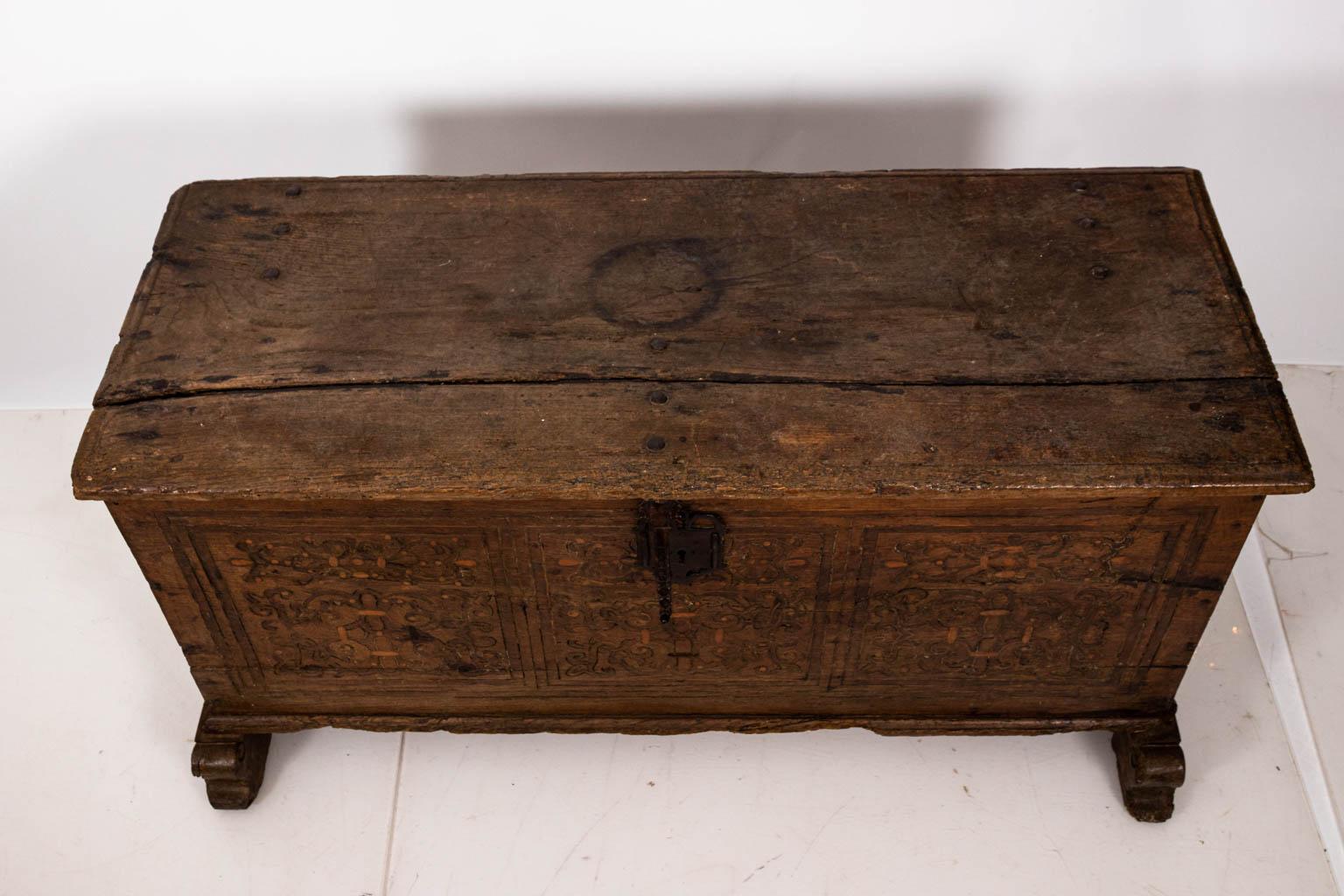 18th Century Continental Style Oakwood Blanket Chest For Sale 5