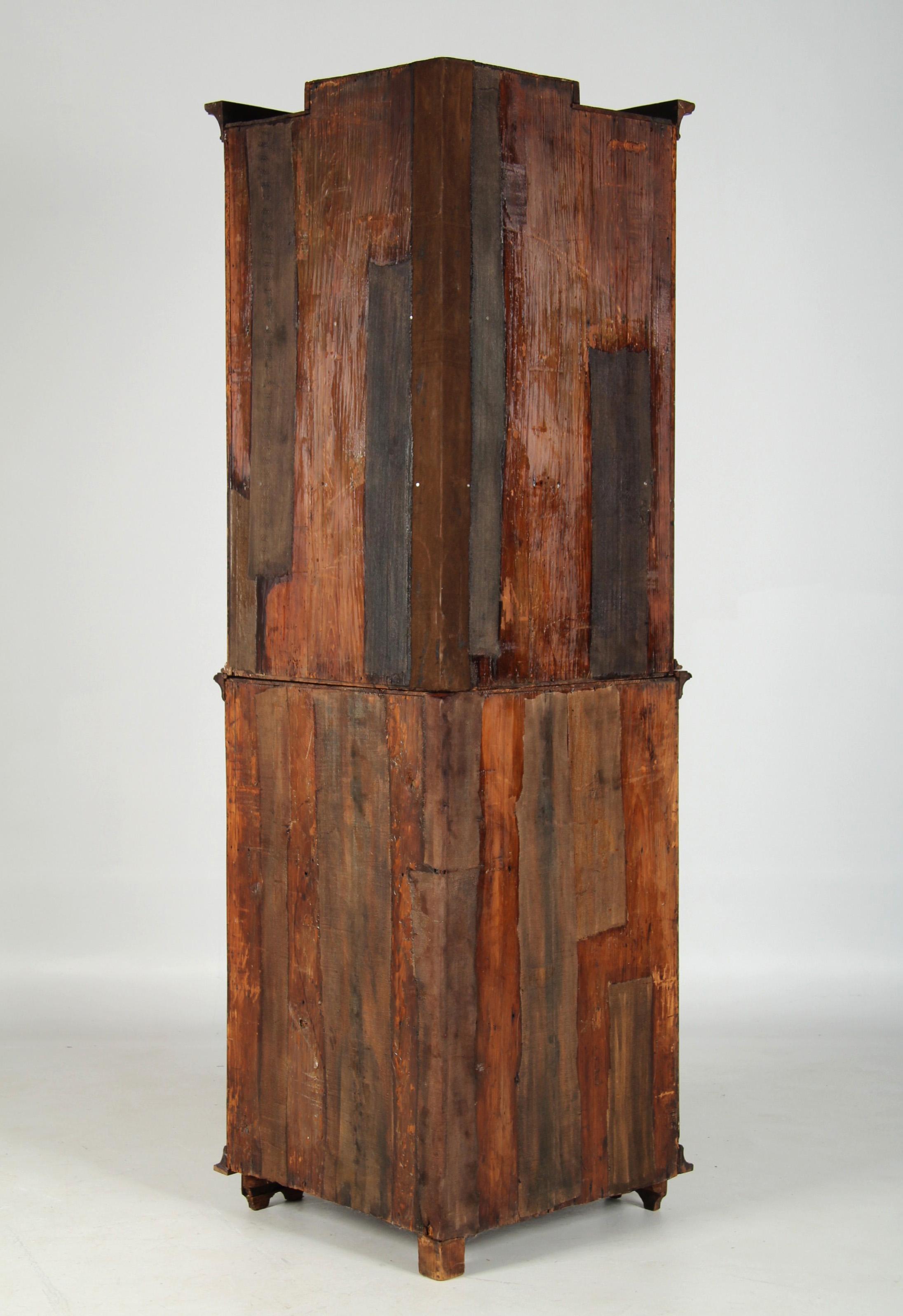 Mobile ad angolo del XVIII secolo con ante in vetro e intarsi, circa 1770 in vendita 6