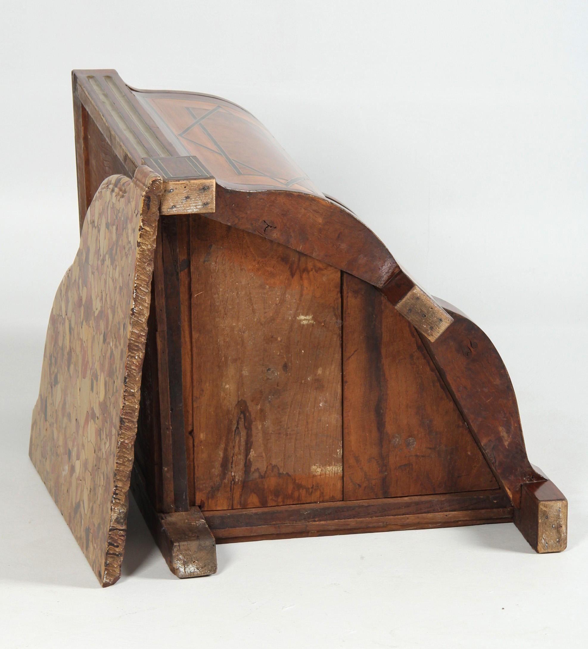 Armoire d'angle du XVIIIe siècle, Coffre d'angle, Encoignure, France, vers 1770 en vente 2
