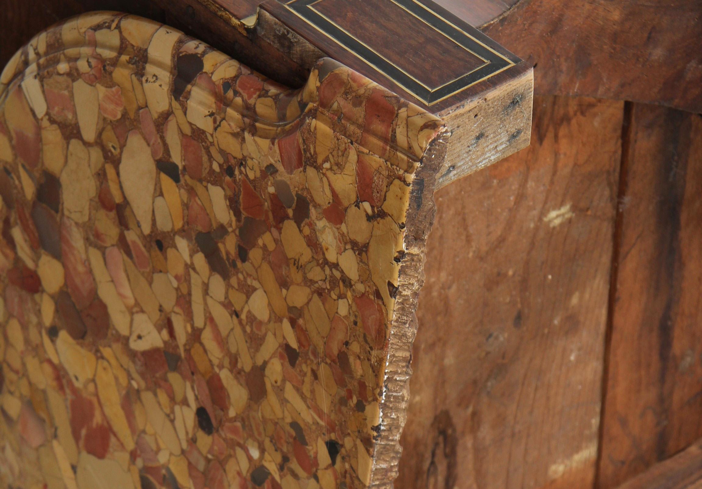 Armoire d'angle du XVIIIe siècle, Coffre d'angle, Encoignure, France, vers 1770 en vente 3