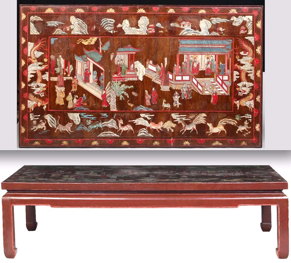 The square top with 18 century coromandel screen decorated with polychrome landscape scene.
On four square legs of the 20th century. Base 

Measures: 192 x 112 x 50 cm.
