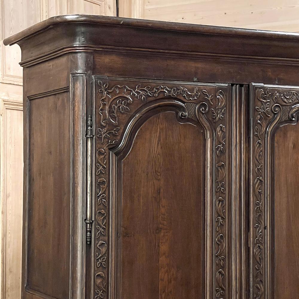 18th Century Country French Armoire with Carved Lone Stars For Sale 1