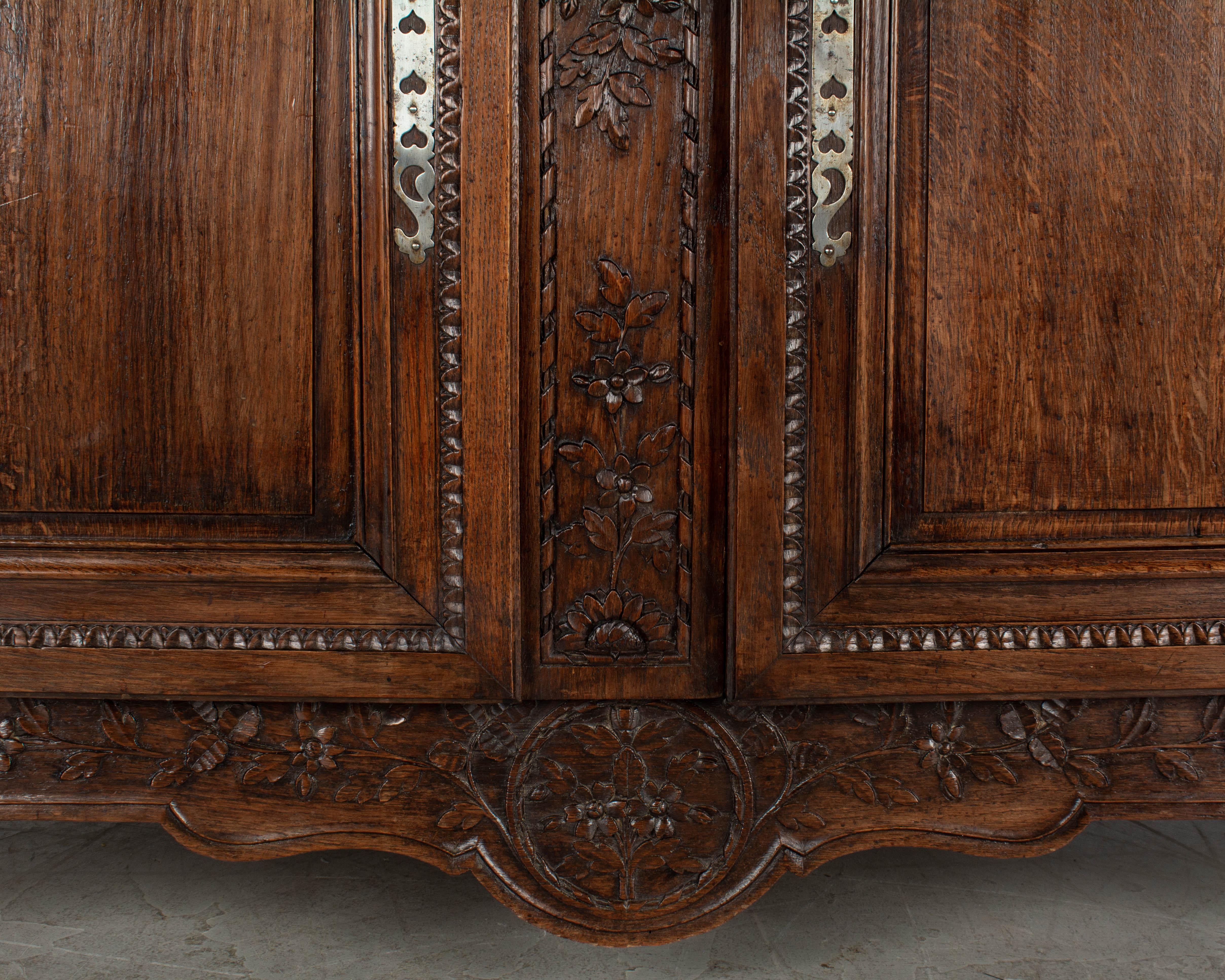 18th Century Country French Buffet À Deux Corps or Cupboard For Sale 6