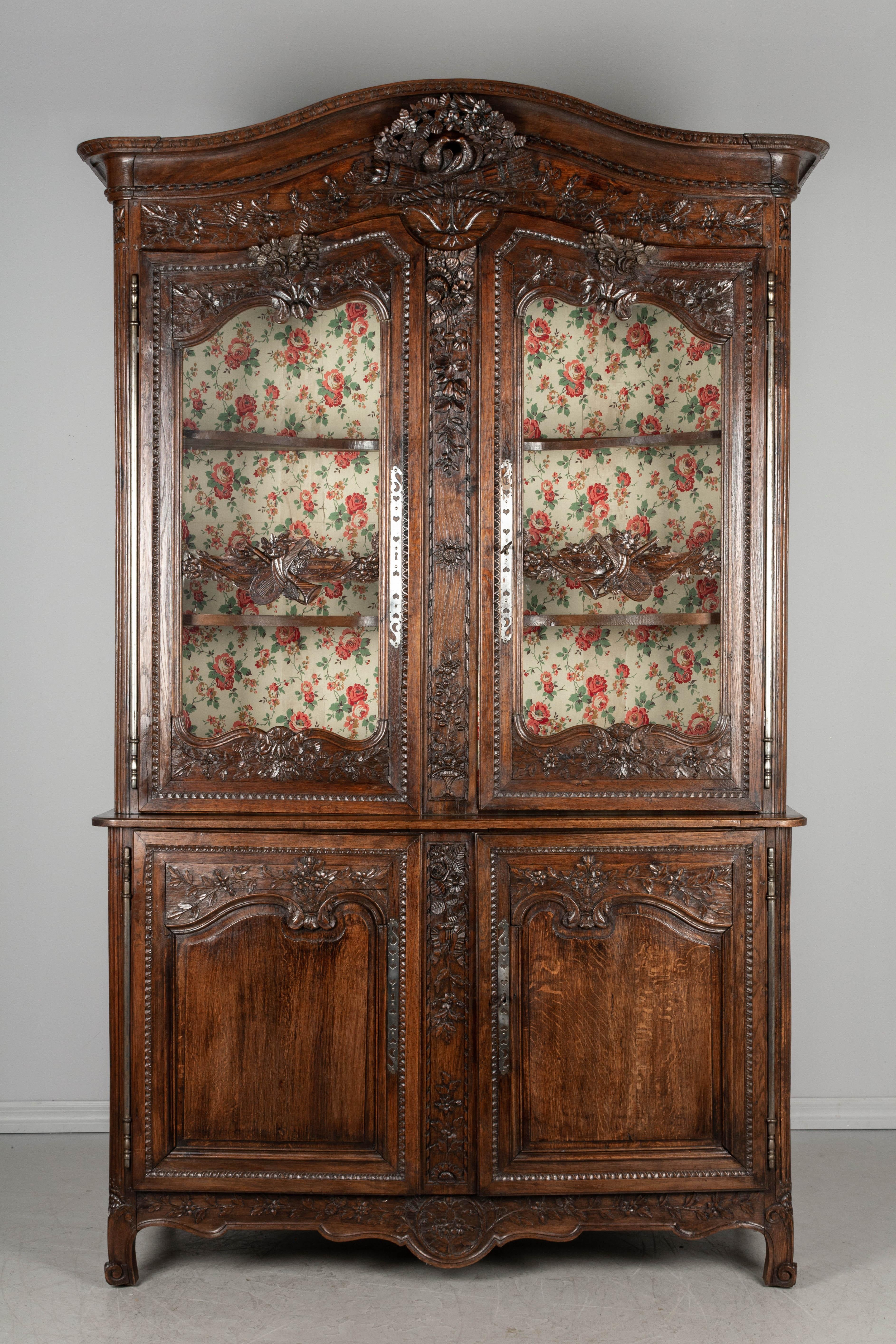 18th Century Country French Buffet À Deux Corps or Cupboard In Good Condition For Sale In Winter Park, FL