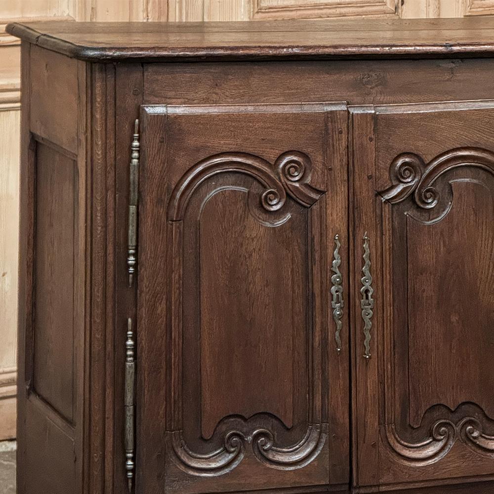 Français Buffet de style campagnard français du 18ème siècle ~ Enfilade en vente