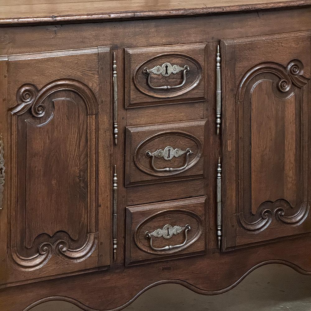 Buffet de style campagnard français du 18ème siècle ~ Enfilade Bon état - En vente à Dallas, TX
