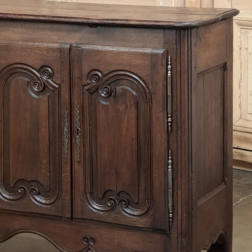 Buffet de style campagnard français du 18ème siècle ~ Enfilade en vente 1