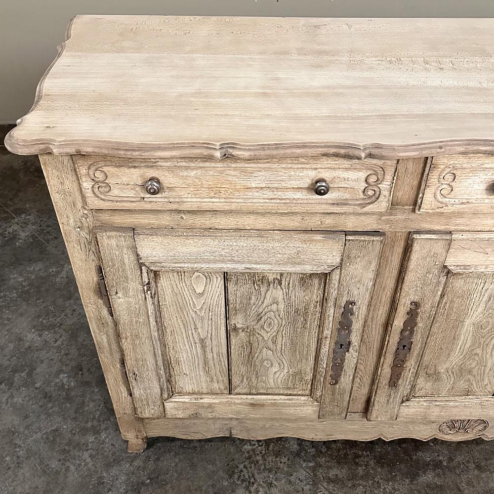 Buffet francese di campagna del XVIII secolo in legno di olmo spogliato in vendita 3