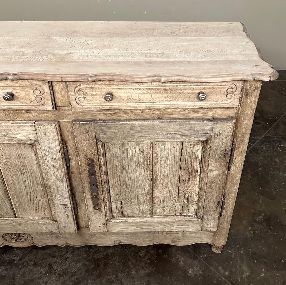 Buffet francese di campagna del XVIII secolo in legno di olmo spogliato in vendita 5