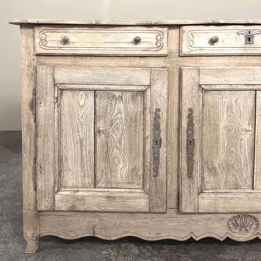 Buffet francese di campagna del XVIII secolo in legno di olmo spogliato in vendita 6