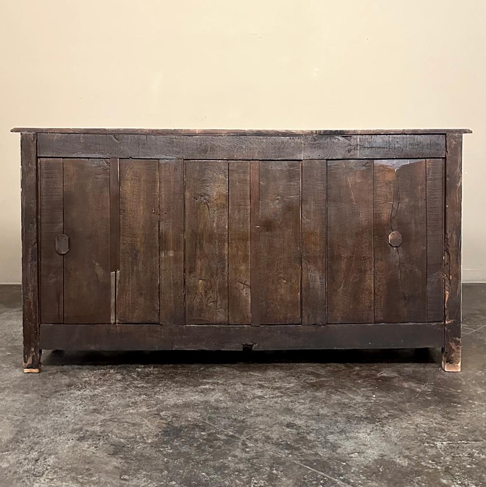 Buffet francese di campagna del XVIII secolo in legno di olmo spogliato in vendita 9