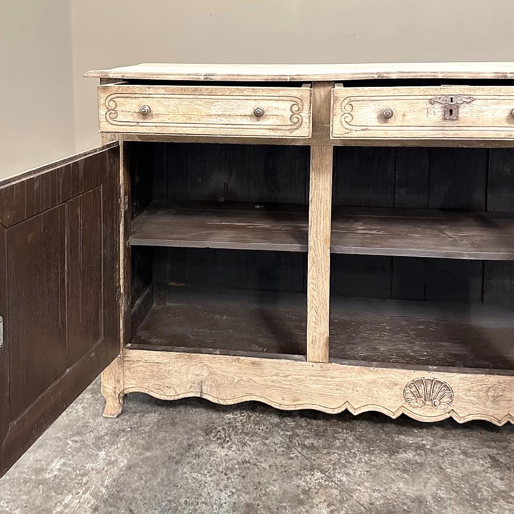 Buffet francese di campagna del XVIII secolo in legno di olmo spogliato in vendita 1