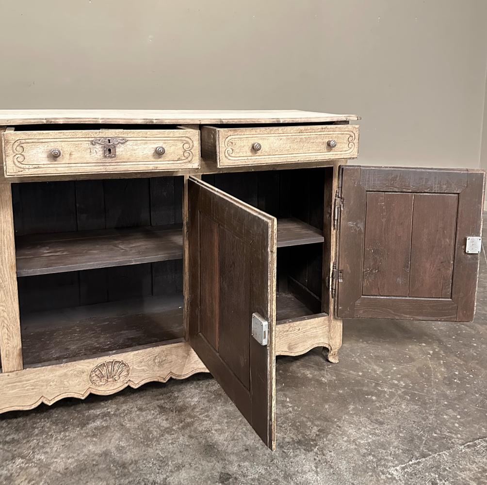 Buffet francese di campagna del XVIII secolo in legno di olmo spogliato in vendita 2