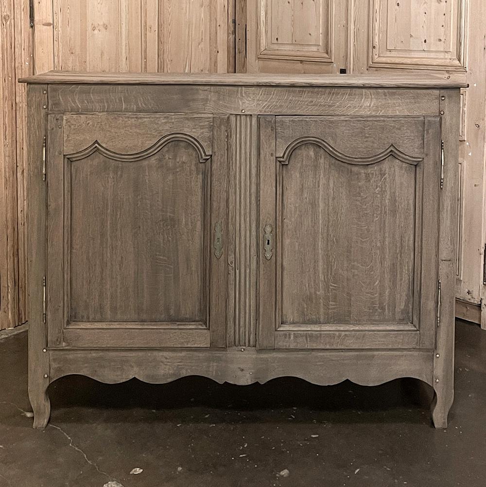 18th Century Country French Buffet in Stripped Oak In Good Condition For Sale In Dallas, TX