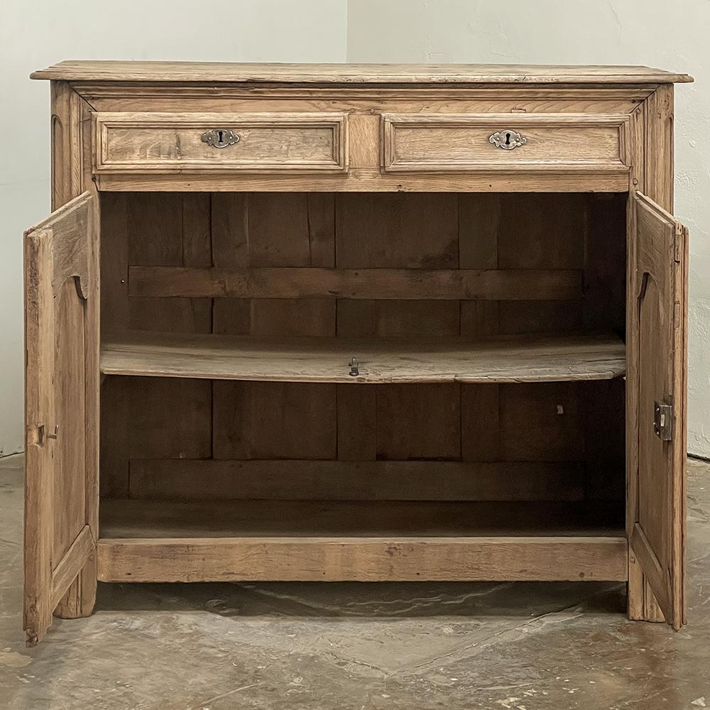 18th Century Country French Buffet in Stripped Oak For Sale 1