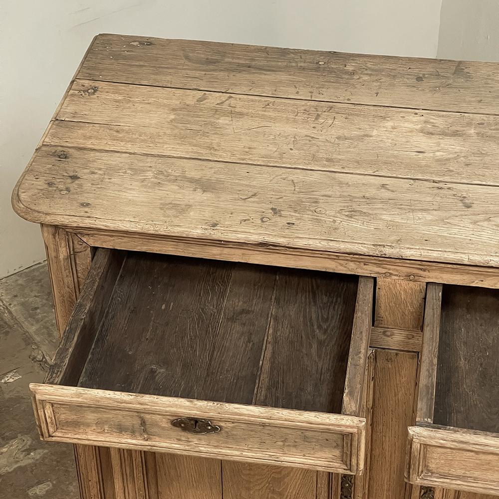 18th Century Country French Buffet in Stripped Oak For Sale 2