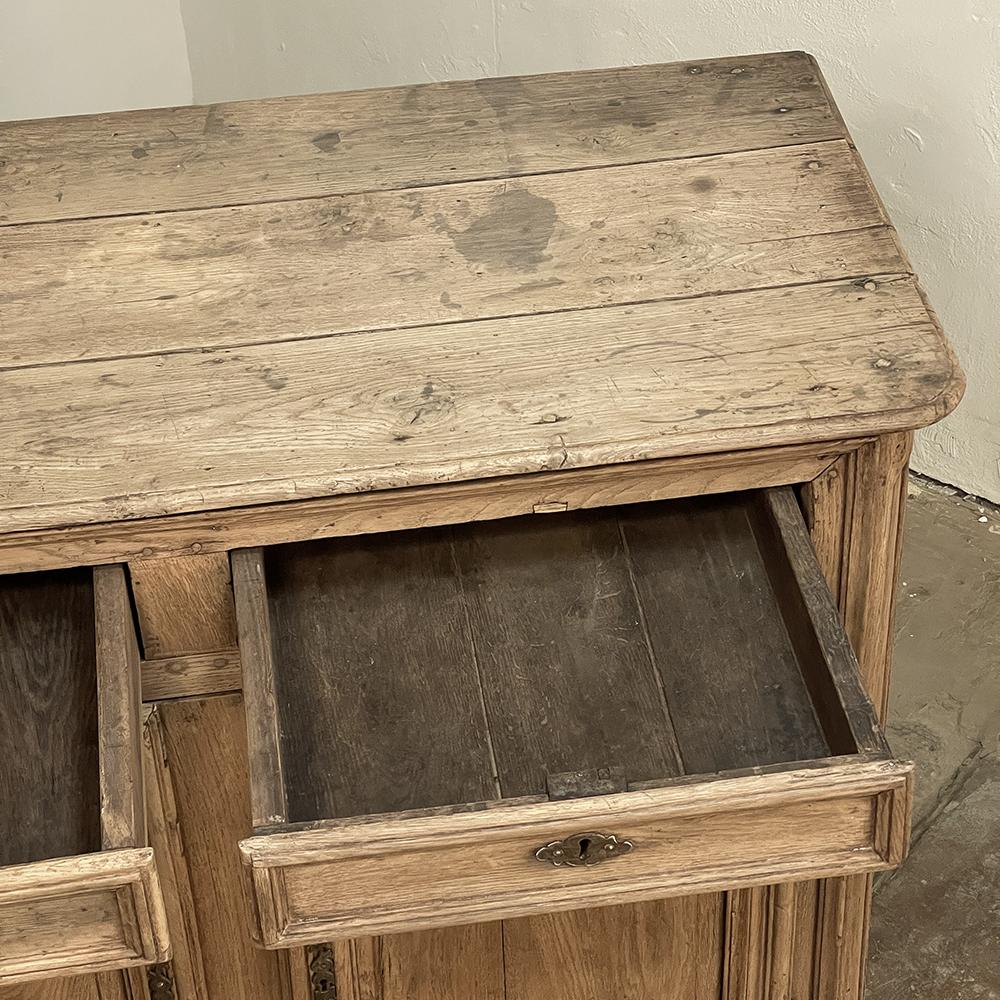 Fine XVIII secolo Buffet francese di campagna del XVIII secolo in Oak scortecciato in vendita
