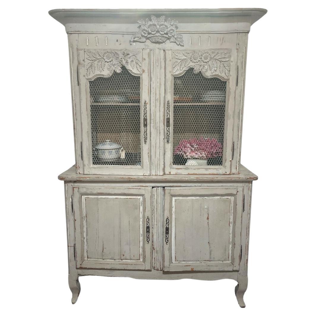 Buffet, huche du 18e siècle, sculpté et peint à la française