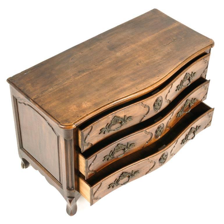 18th Century Country French Commode or Chest In Excellent Condition In Vancouver, British Columbia