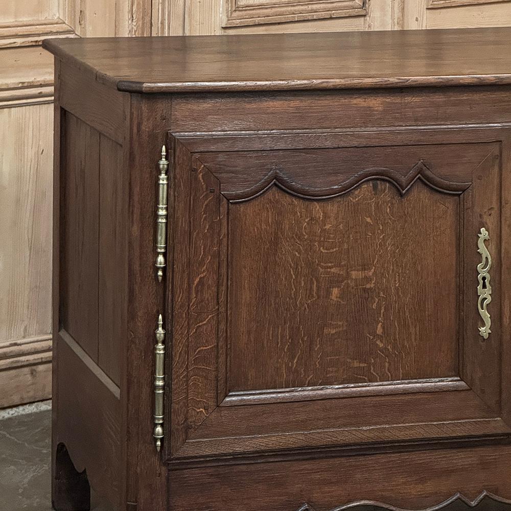 Fait main Crédence ~ Buffet bas du XVIIIe siècle, de style campagnard français en vente