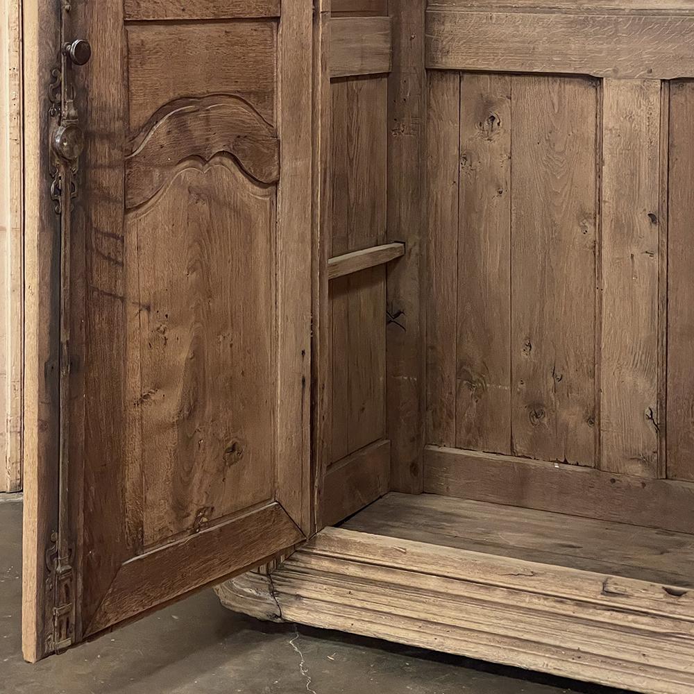 18th Century Country French Louis XIII Armoire in Stripped Oak For Sale 6