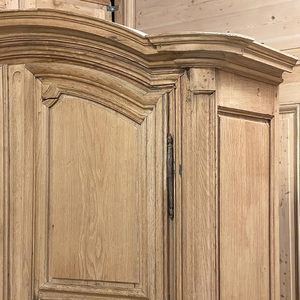 18th Century Country French Louis XIII Armoire in Stripped Oak For Sale 7