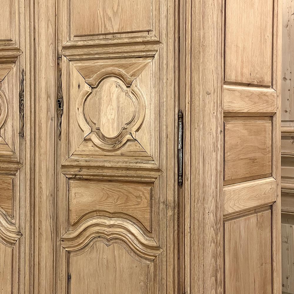 18th Century Country French Louis XIII Armoire in Stripped Oak For Sale 8
