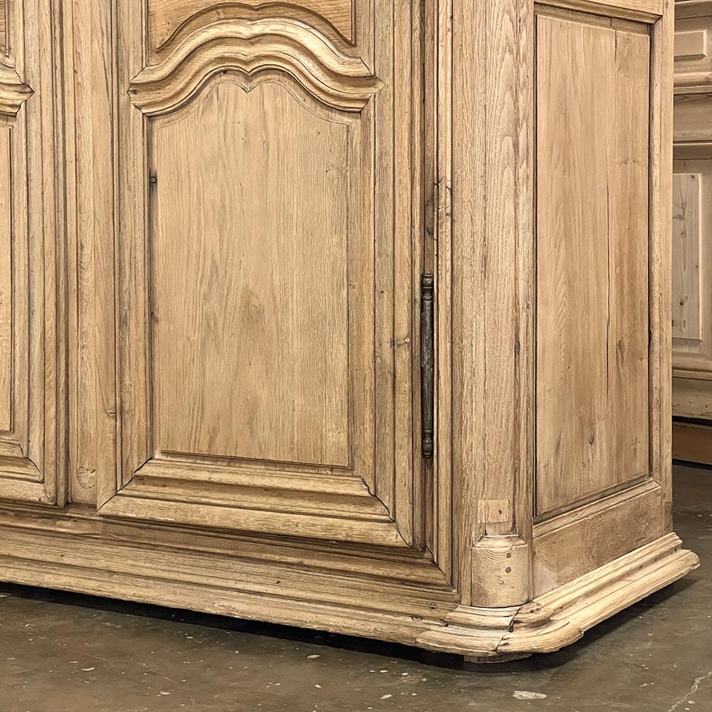 18th Century Country French Louis XIII Armoire in Stripped Oak For Sale 9