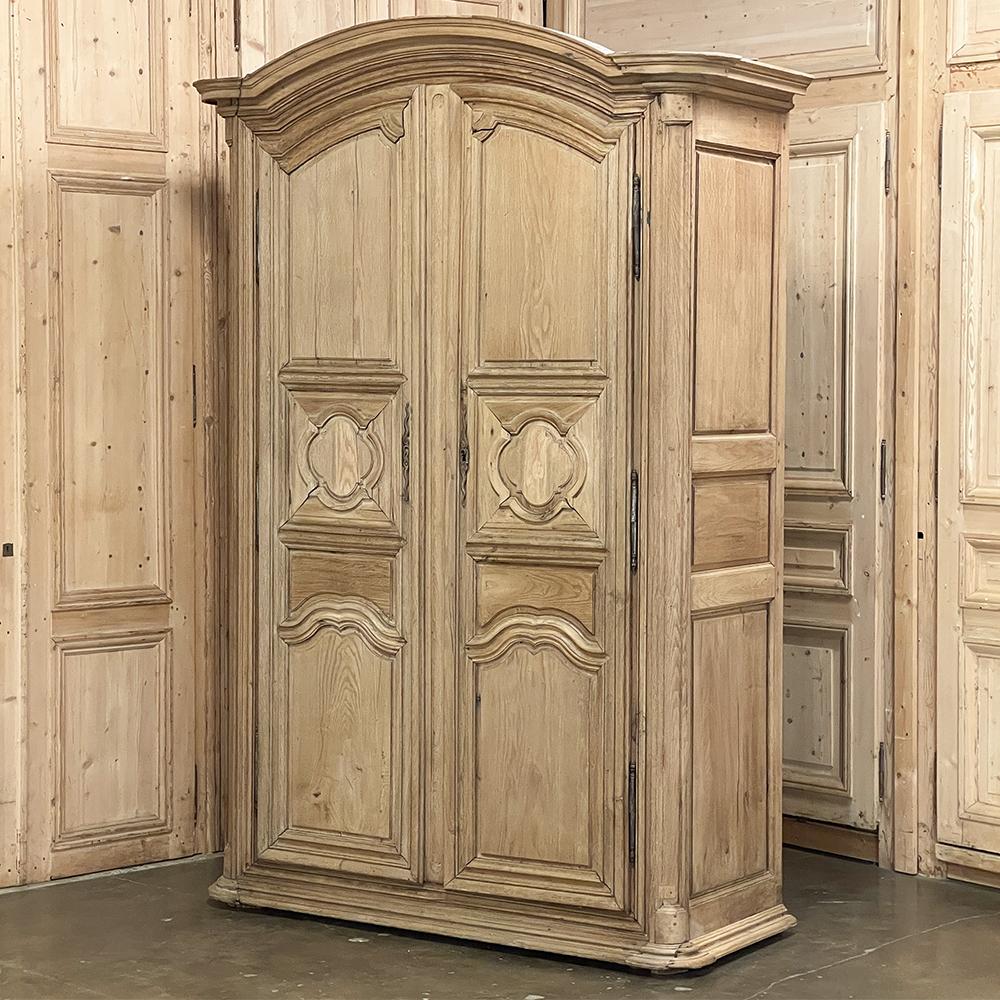 18th Century Country French Louis XIII Armoire in Stripped Oak In Good Condition For Sale In Dallas, TX