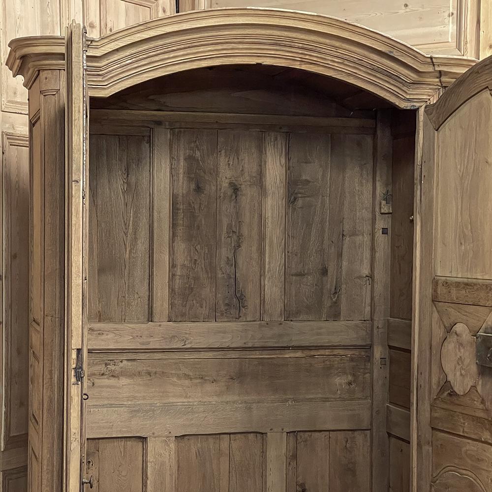 18th Century Country French Louis XIII Armoire in Stripped Oak For Sale 2