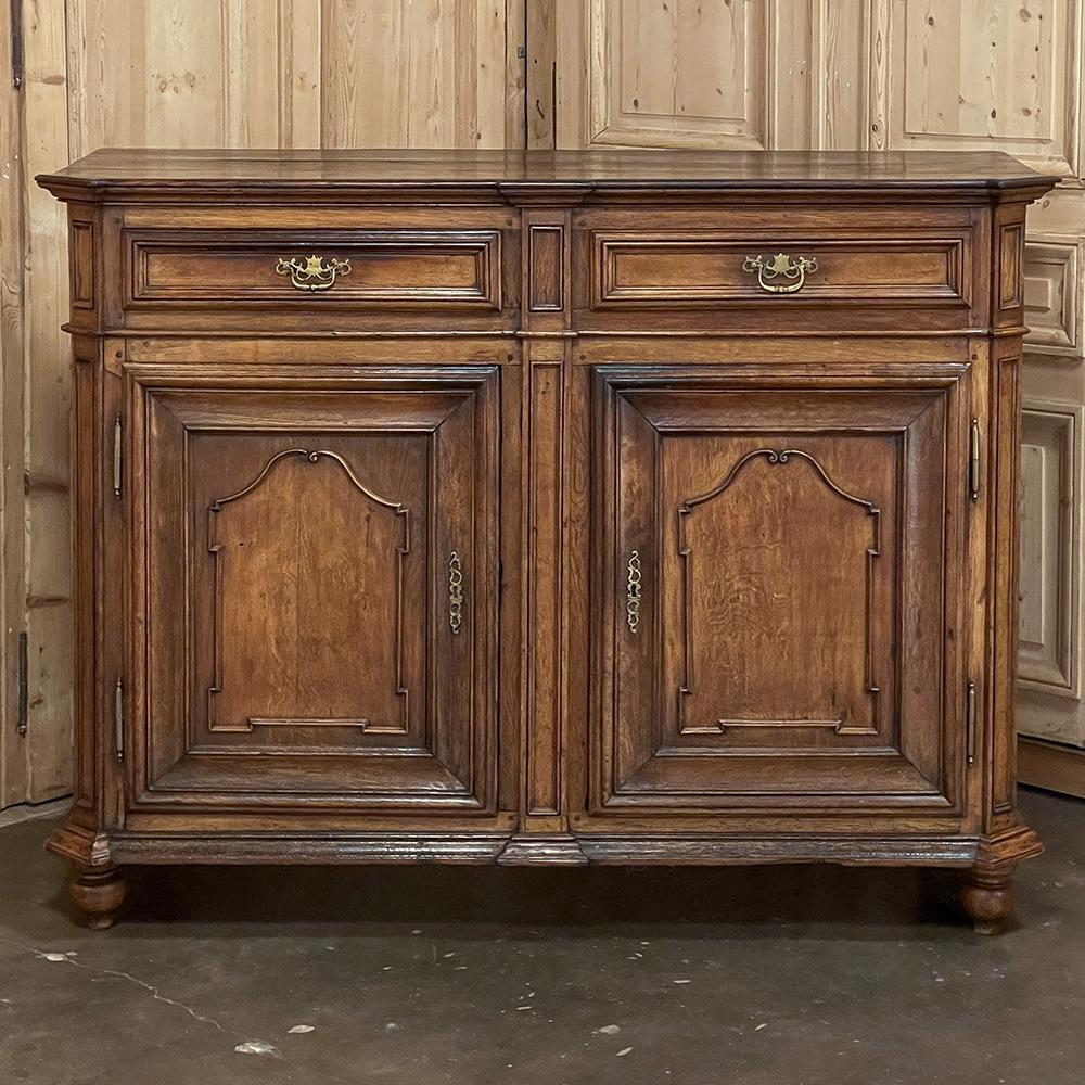 Hand-Crafted 18th Century Country French Louis XIII Buffet For Sale