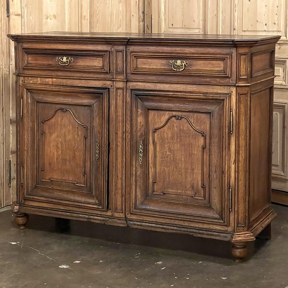 18th Century Country French Louis XIII Buffet In Good Condition For Sale In Dallas, TX