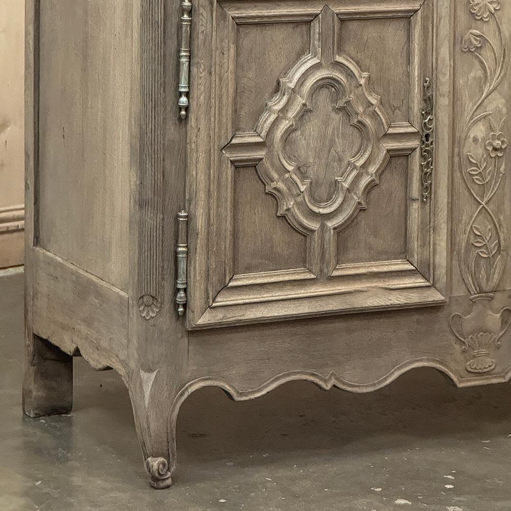 Laiton Buffet Louis XIII du XVIIIe siècle en chêne décapé en vente