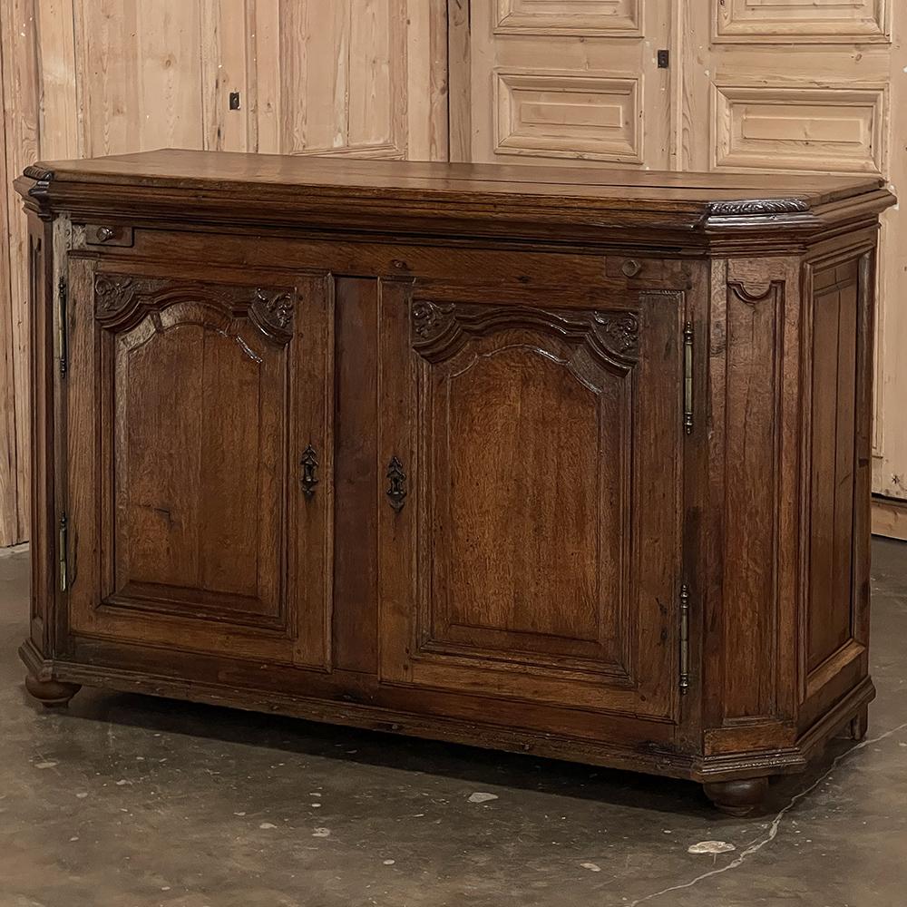 18th Century Country French Louis XIV Buffet In Good Condition In Dallas, TX