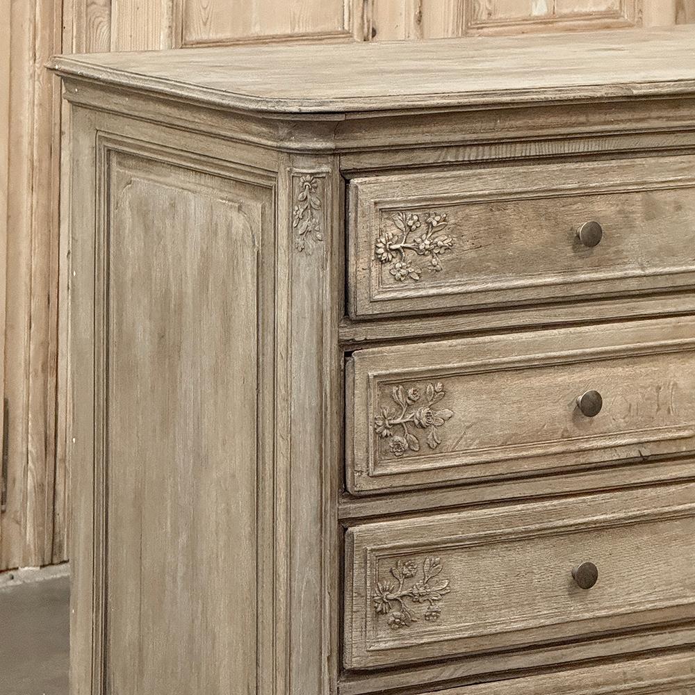 18. Jahrhundert Land Französisch Louis XVI Kommode ~ Kommode in Stripped Oak im Zustand „Gut“ im Angebot in Dallas, TX