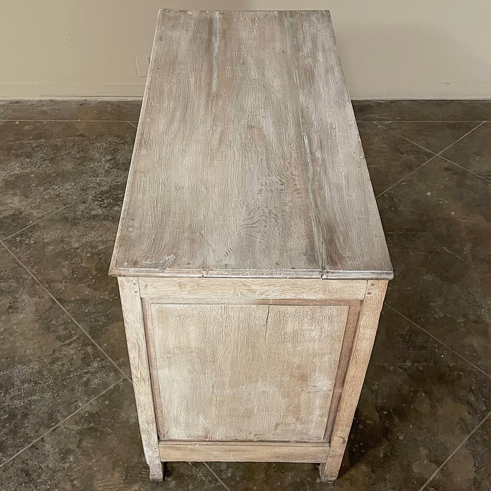 18th Century Country French Louis XVI Commode in Stripped Oak In Good Condition In Dallas, TX