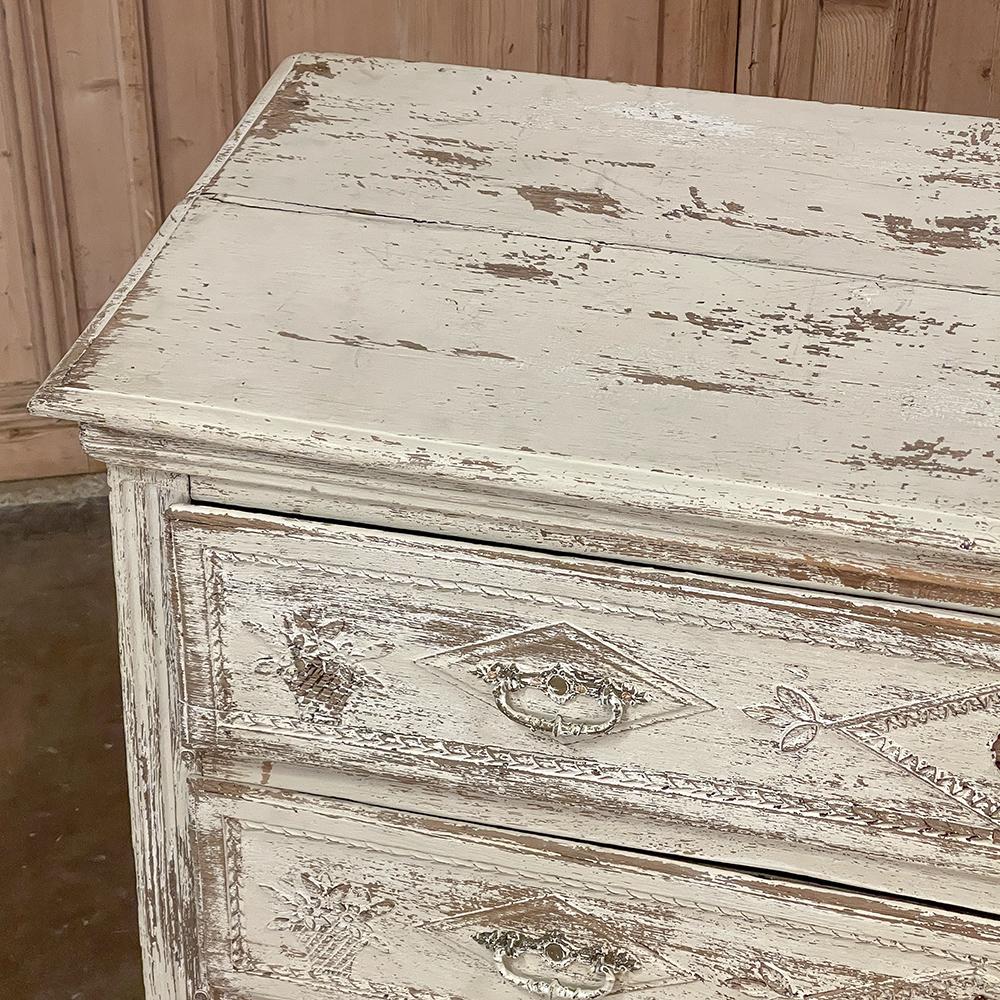 18th Century Country French Louis XVI Neoclassical Painted Commode For Sale 5