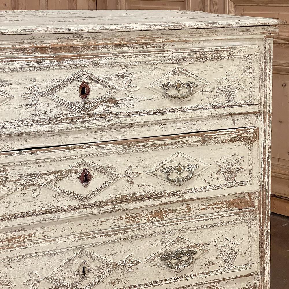 18th Century Country French Louis XVI Neoclassical Painted Commode For Sale 3