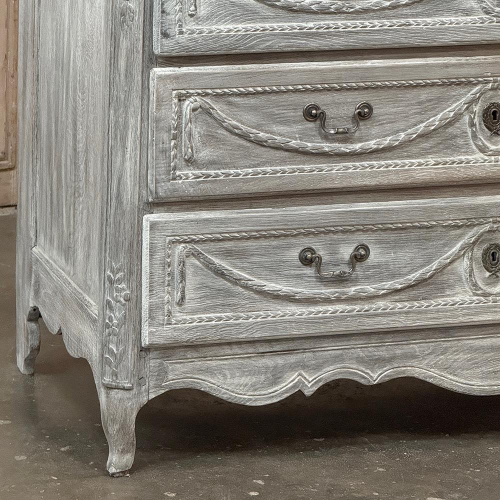 18th Century Country French Louis XVI Period Whitewashed Commode In condizioni buone in vendita a Dallas, TX