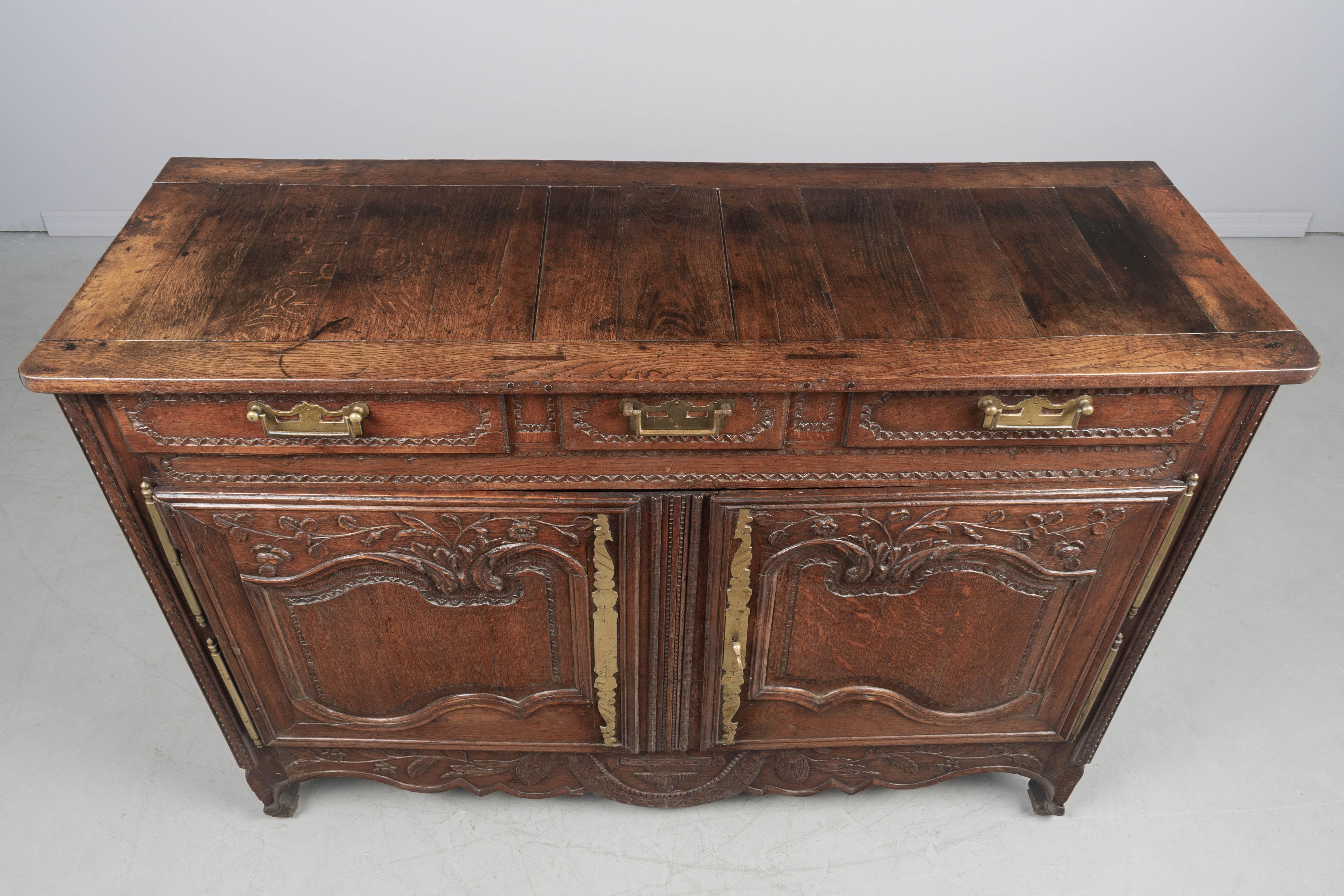 Buffet o credenza francese di campagna del XVIII secolo in Normandia in vendita 2