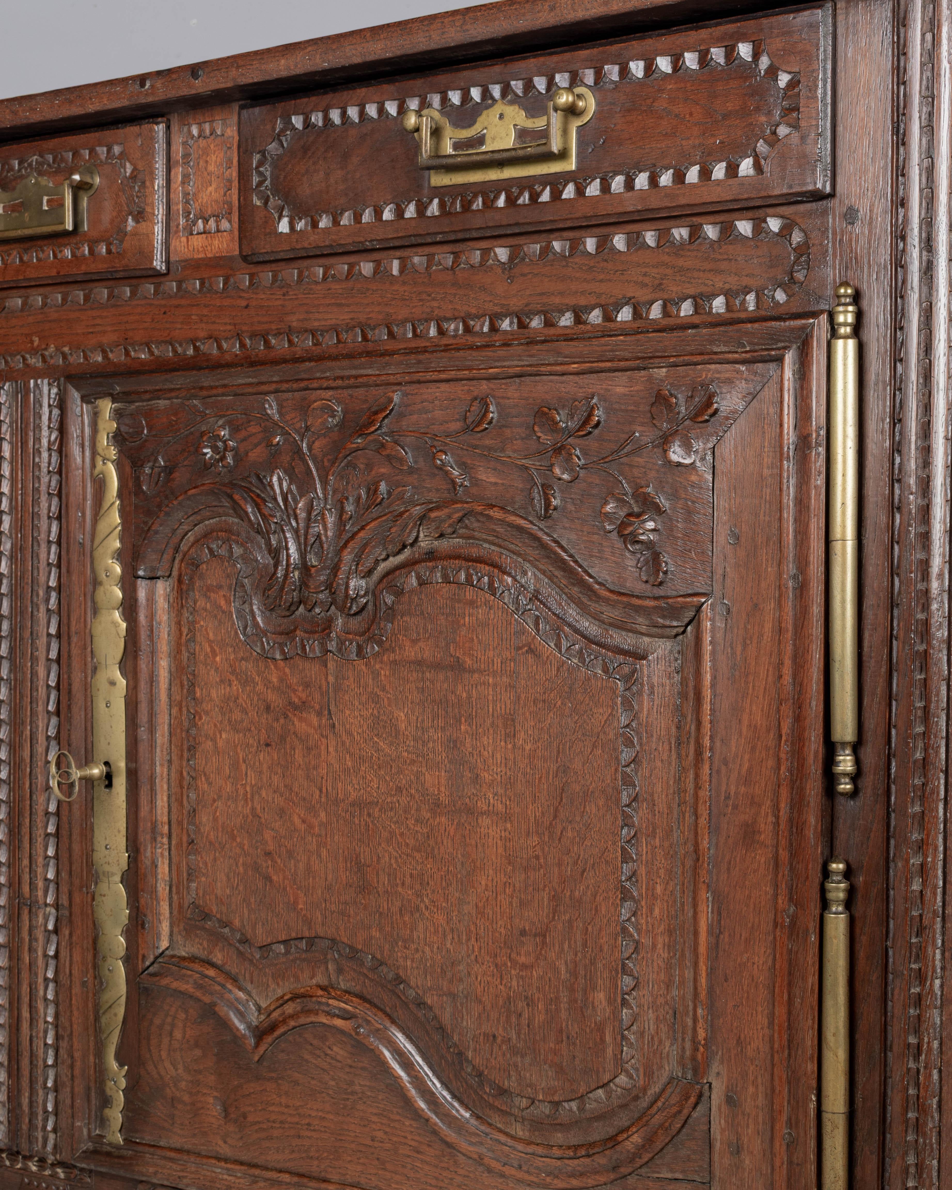 Buffet o credenza francese di campagna del XVIII secolo in Normandia in vendita 5