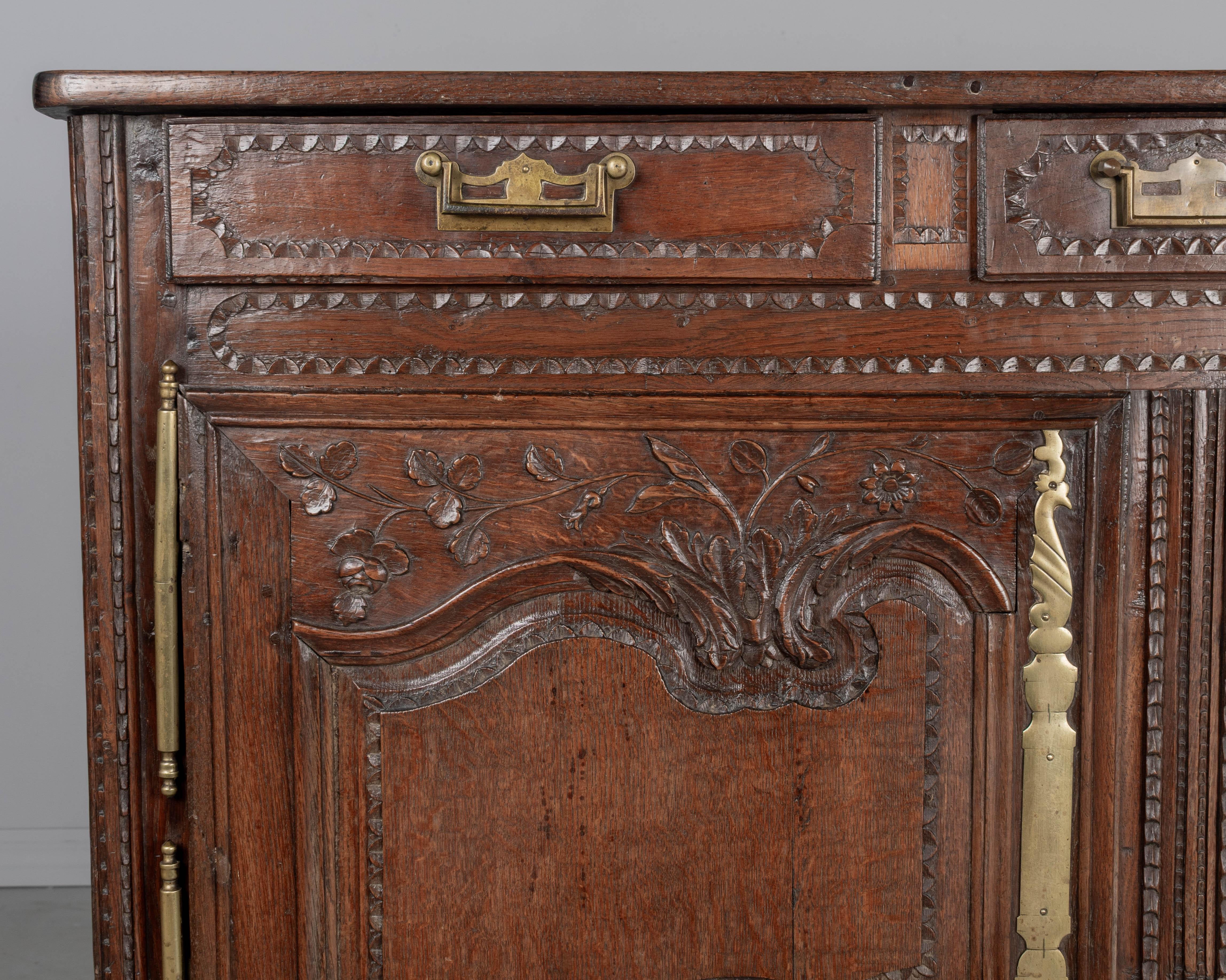 Buffet o credenza francese di campagna del XVIII secolo in Normandia in vendita 6