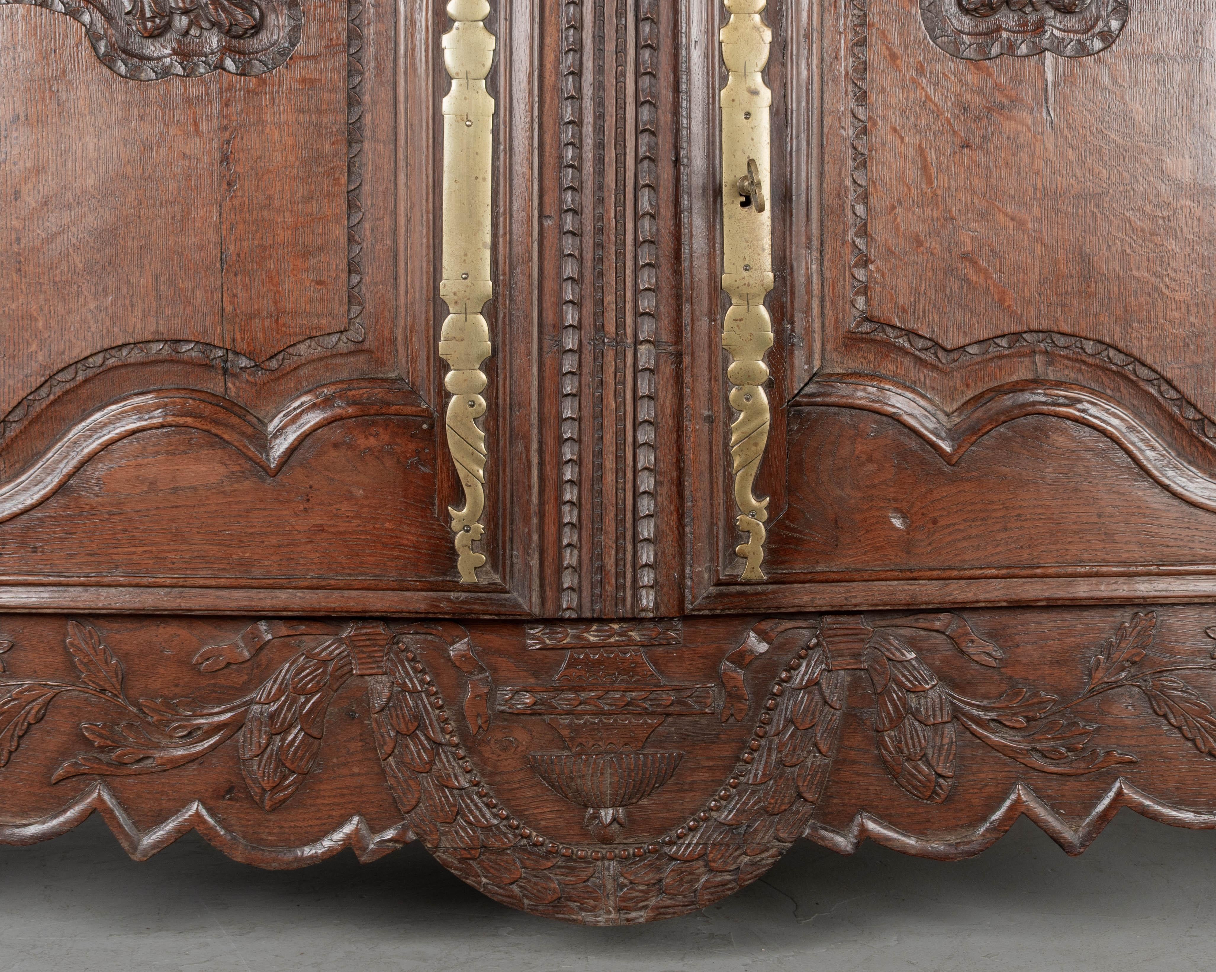 Buffet o credenza francese di campagna del XVIII secolo in Normandia in vendita 7