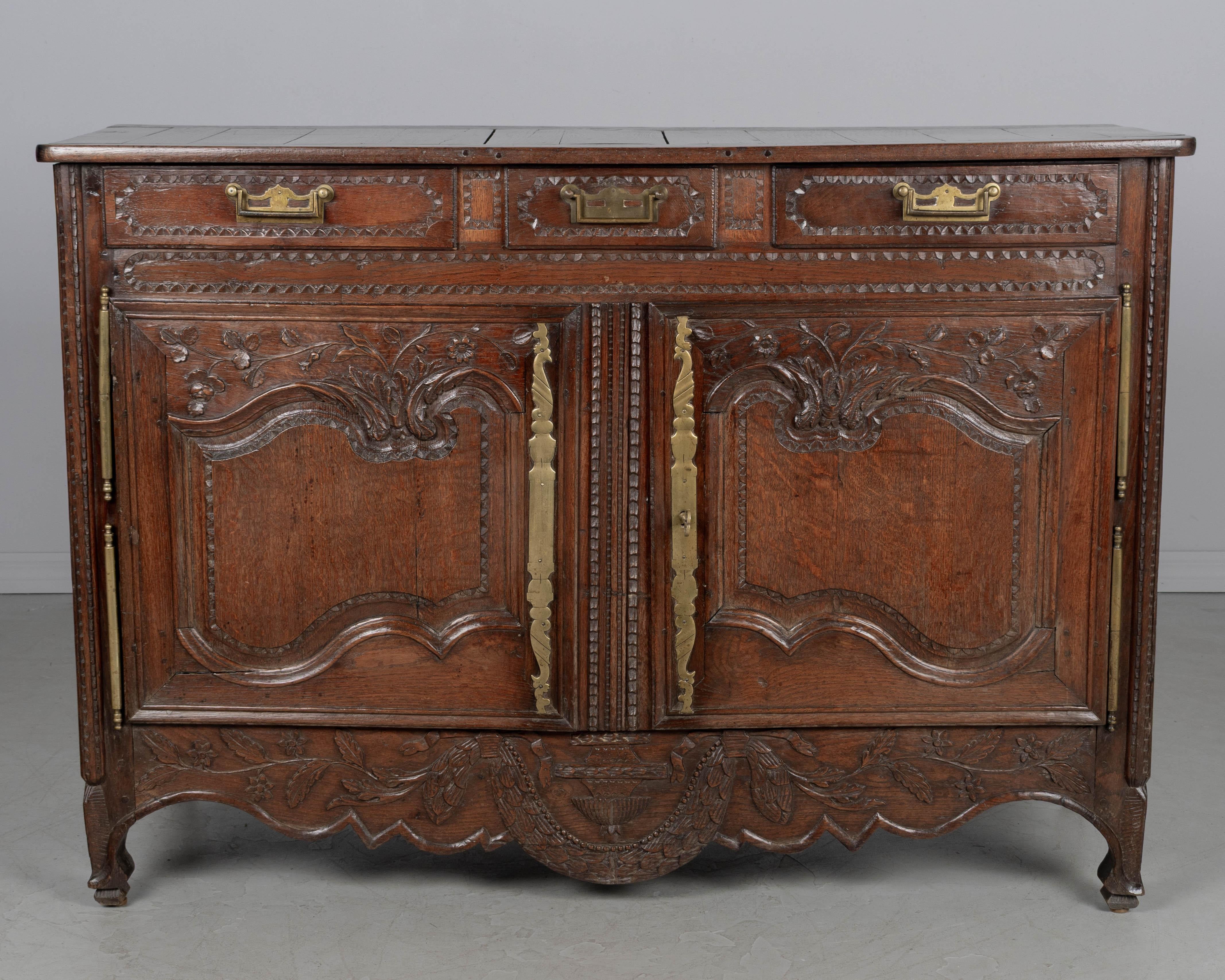 Francese Buffet o credenza francese di campagna del XVIII secolo in Normandia in vendita