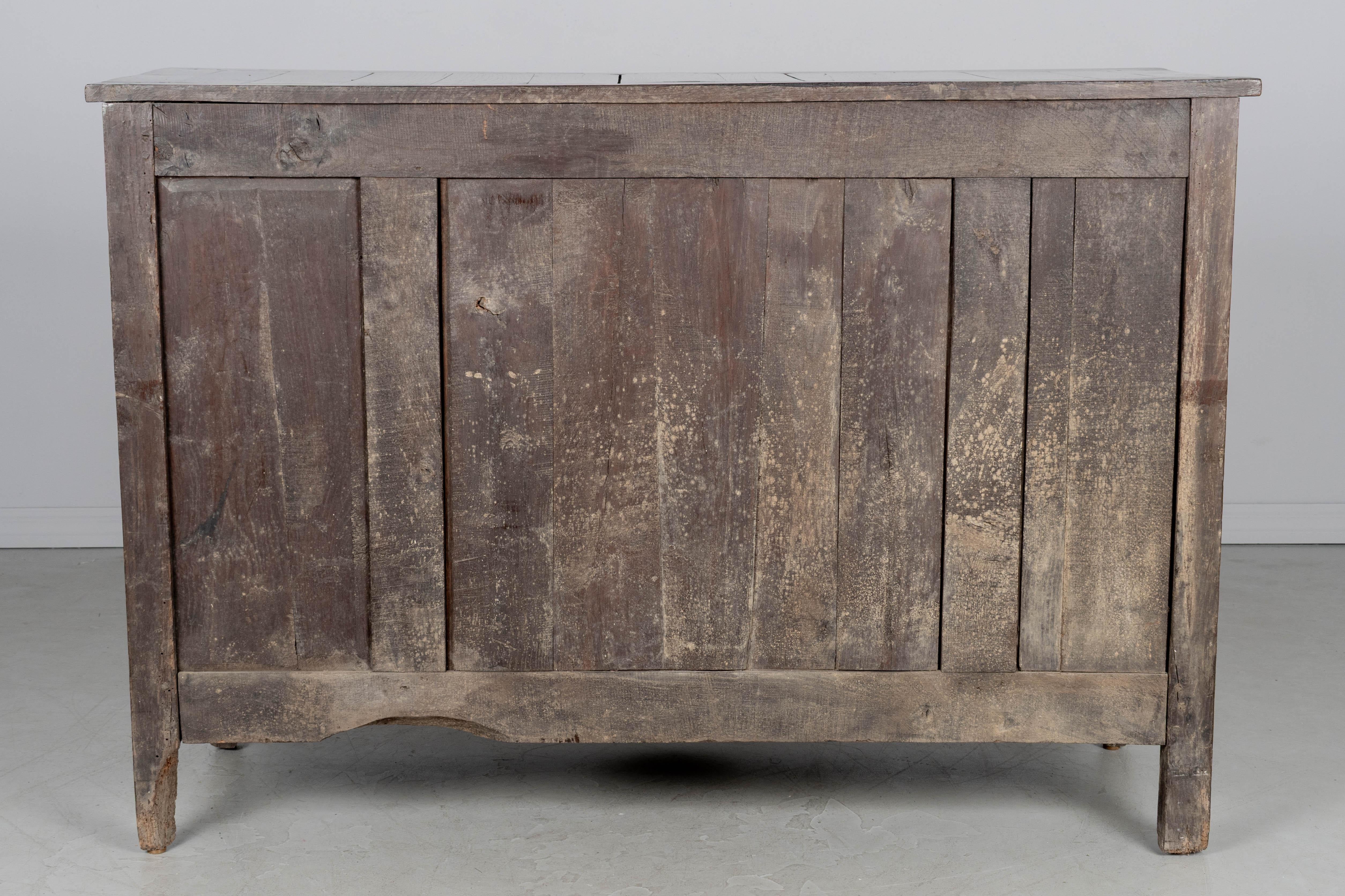 Buffet o credenza francese di campagna del XVIII secolo in Normandia In condizioni buone in vendita a Winter Park, FL