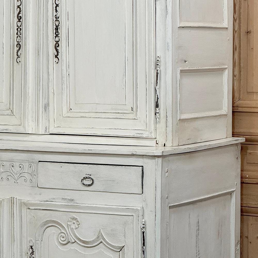 Buffet à deux corps peint à la française du 18ème siècle en vente 7