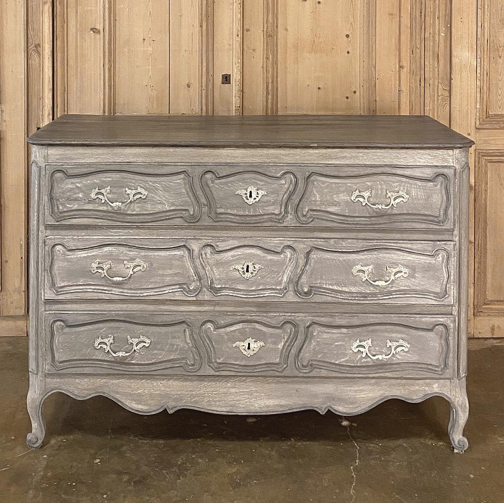 18th Century Country French Painted Commode In Good Condition For Sale In Dallas, TX